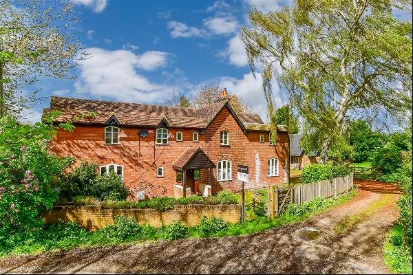 Pickelden Lane, Mystole, Canterbury, Kent  CT4 7DD