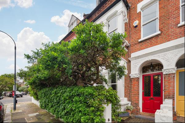 Dorville Crescent, London, W6