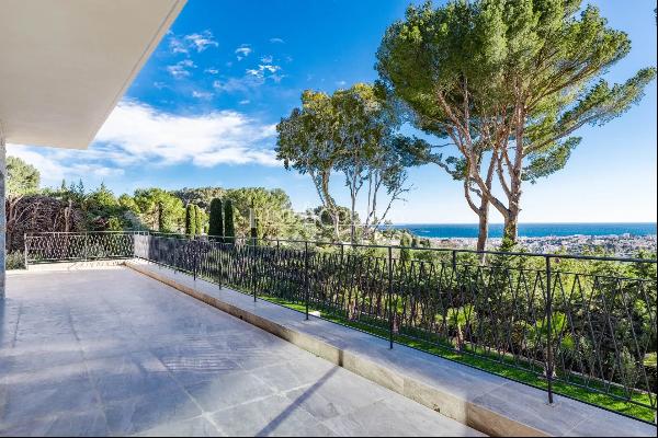 Mougins with panoramic sea view