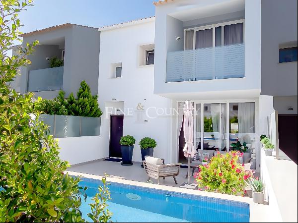 Albufeira - Magnificent 3+1 -bedroom semi-detached villa with swimming pool and private ga