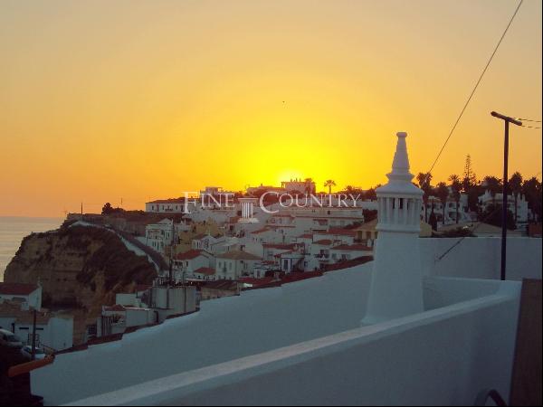 Carvoeiro - 2-bedroom traditional Cottage with spacious roof terrace with sea views