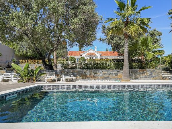 Lagoa - Stunning 4 + 1 bedroom villa with magnificent gardens and pool area