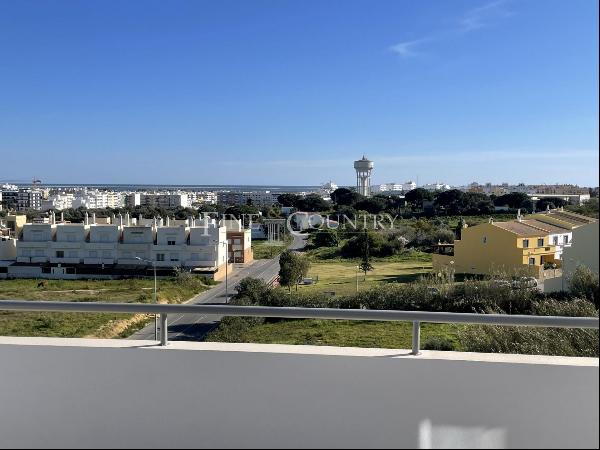 Olhao, New 3 bedrooms apartment with large terrace and sea views.