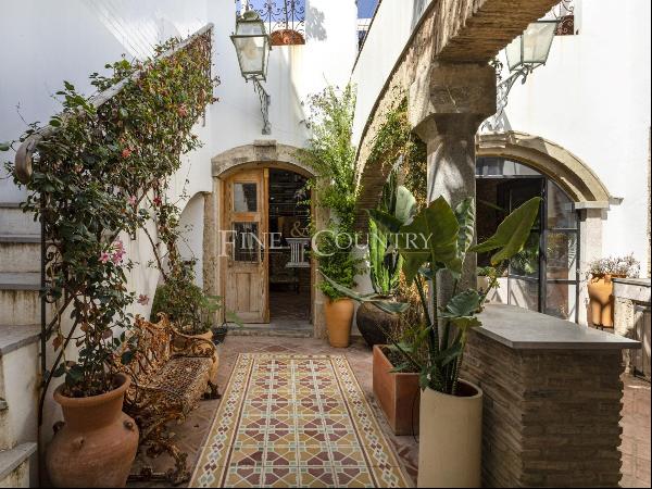 Renovated Historic 3 bedroom house with patio, terrace and garage.