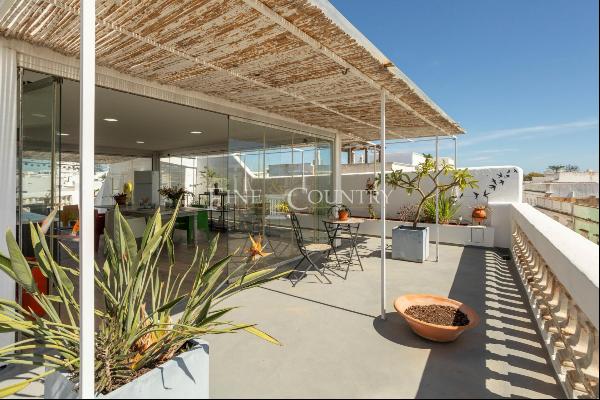 Historical Centre, Olhao - Character house with large roof terrace and sea views.