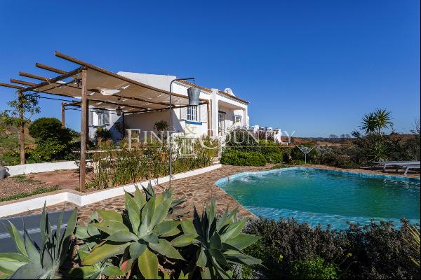 Tavira - 4 bedroom villa with pool and beautiful sea view.