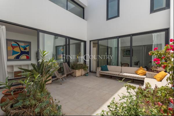 Tavira, 3-bedroom spacious apartment with central patio in the heart of the city.