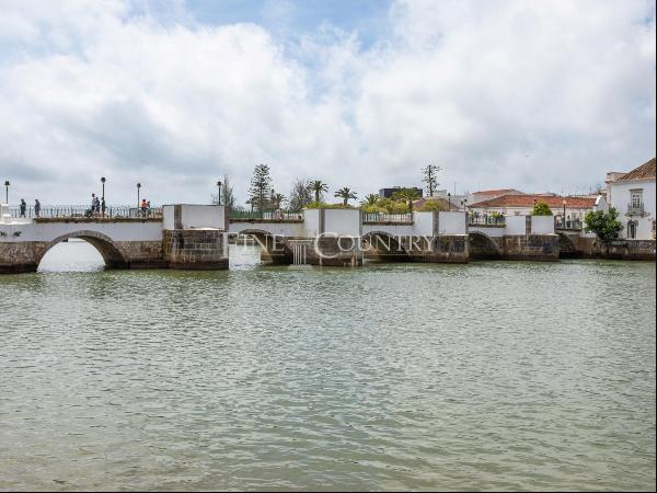 Tavira, historic centre, 2-bedroom apartment with patio and garage in front of the river G