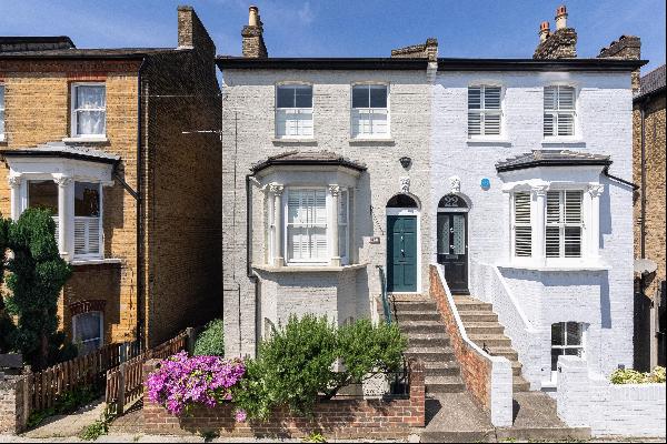 Located in a popular East Dulwich position, this attractive Victorian property is the perf