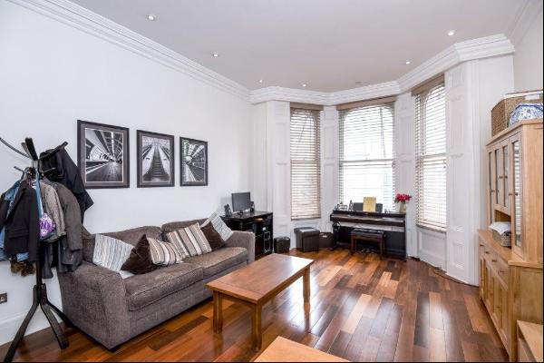 Introducing a two bedroom apartment on Campden Hill Gardens, Kensington W8.