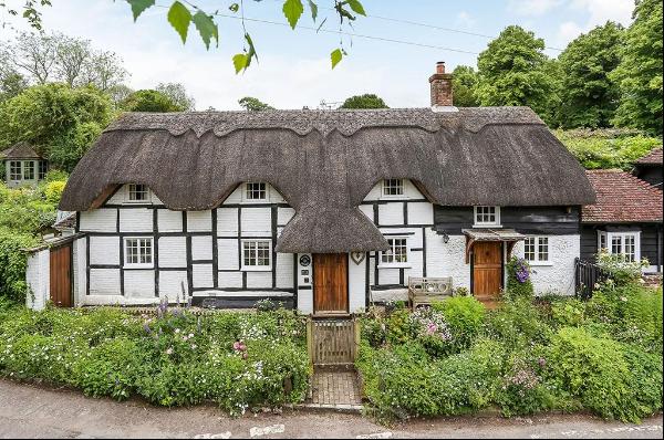 Set within the sought-after village of Micheldever, Heather Cottage is a charming 16th cen