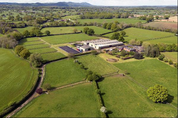 An impressive equestrian estate with a fine Georgian house and courtyard of traditional fa