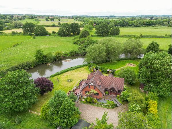 A hidden gem with river frontage and lovely views in the village of Welford-on-Avon set in