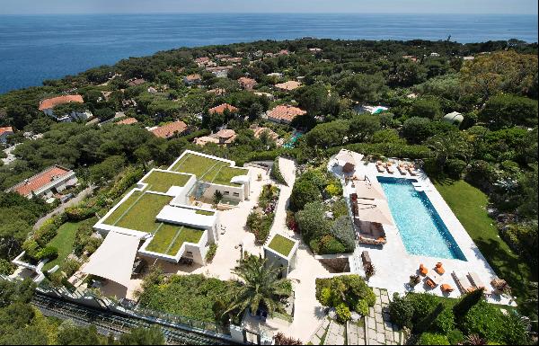 Very luxurious property with panoramic sea view in Saint-Jean-Cap-Ferrat.