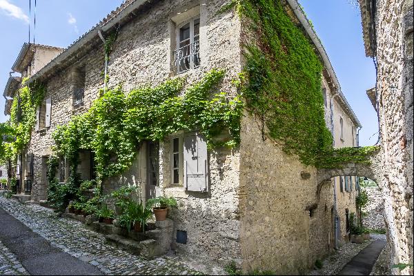 Restored village property for sale in the medieval city of Vaison La Romaine