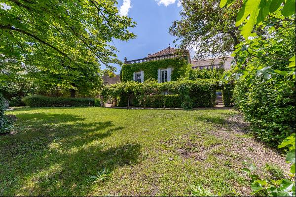 An outstanding, recently renovated 19th-century townhouse with views of the Duchy, in Uzes