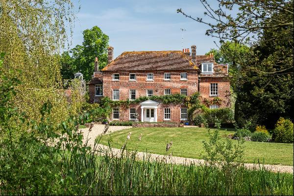 A magnificent and classical Grade II listed family house.