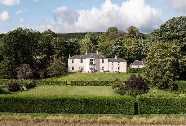 Magnificent Georgian family house within easy walking distance of Melrose