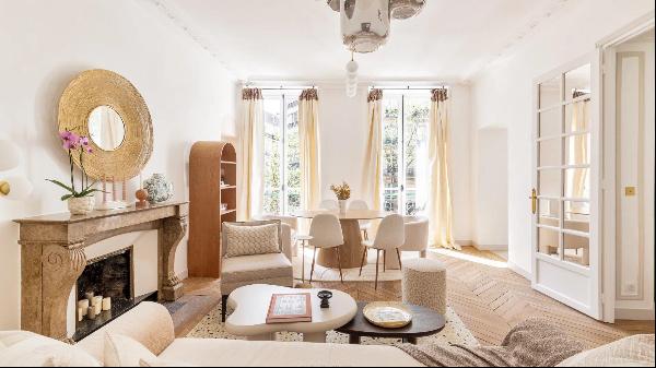 Superb apartment lies in the historic and cultural heart of Saint-Germain-des-Pres.