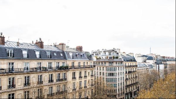 Beautiful apartment with views of the Eiffel Tower.