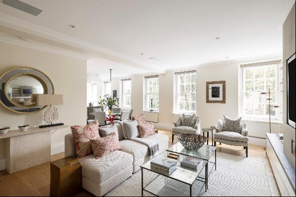 A superb 3 bedroom apartment for sale in Allen Mansions, W8.