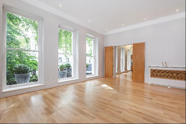 Stunning 3 bedroom apartment for sale in Lancaster Gate, W2.