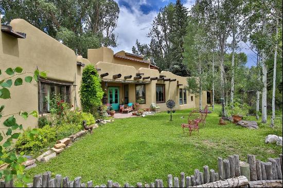 204 Upper Ranchitos Rd, Taos NM 87571