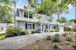 70 Lakeview Ave, Falmouth MA 02540