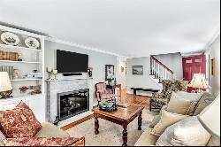 70 Lakeview Ave, Falmouth MA 02540