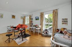 Cranford Rise, Esher, Surrey, KT10 9NG