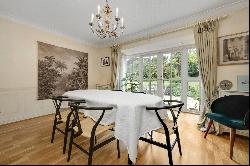 Cranford Rise, Esher, Surrey, KT10 9NG