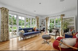 Cranford Rise, Esher, Surrey, KT10 9NG