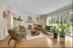 Cranford Rise, Esher, Surrey, KT10 9NG