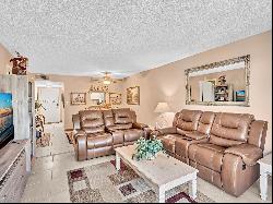 9700 Sunrise Lakes Blvd Unit 102, Sunrise FL 33322