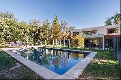 Mediterranean-style house in the Piedra Roja sector condominium.