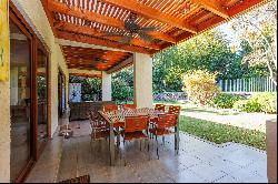 Mediterranean-style house in the Piedra Roja sector condominium.