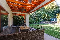 Mediterranean-style house in the Piedra Roja sector condominium.