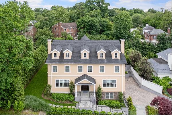 Stunning Custom-Built Home In Riverdale 