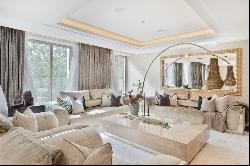 Newly built luxury apartment with designer interior in the heart of Belgravia