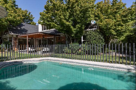 English-style house located in Los Trapenses.