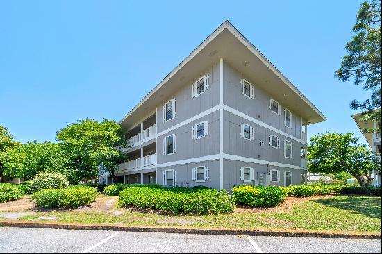 Spacious Seagrove Condo Overlooking Pool