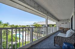 Spacious Seagrove Condo Overlooking Pool