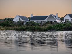 Remarkable Residence on the Lake