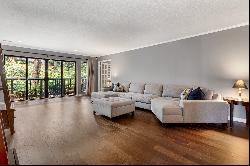 Beautifully Updated End Unit In The Quiet Community Of Buckhead's Lenox Heights