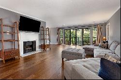 Beautifully Updated End Unit In The Quiet Community Of Buckhead's Lenox Heights