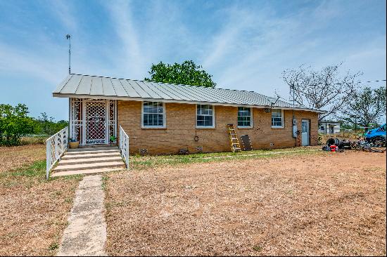 15620 Senior Road, Von Ormy, TX 78073