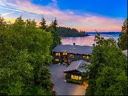 11078 Country Club Rd NE, Bainbridge Island, WA 98110