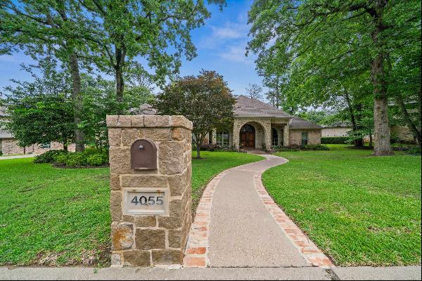 CUSTOM HOME IN THE STONEGATE COMMUNITY