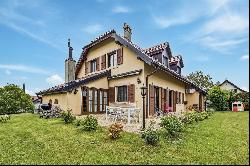 Spacious 256 sqm villa in the center of Ballens