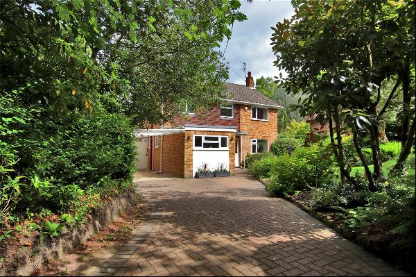 School Lane, St. Johns, Crowborough, East Sussex, TN6 1SB